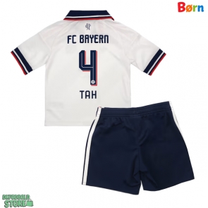 Bayern Munich Jonathan Tah #4 Replika Babytøj Udebanesæt Børn 2026-27 Kortærmet (+ Korte bukser)